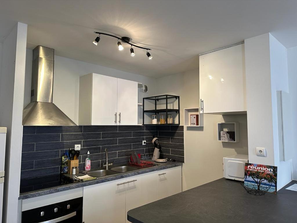 Appartement T3 Proche Aeroport Et Nordev Sainte-Clotilde Εξωτερικό φωτογραφία